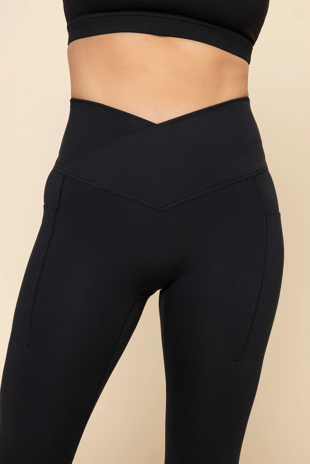 Crisscross Hourglass® Capri - Black
